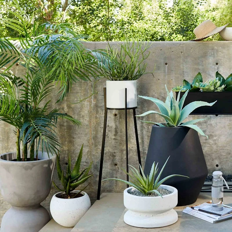 White Metal Flower Pot With Stand, Medium 2 White Metal Flower Pot With Stand, Medium - Image 2